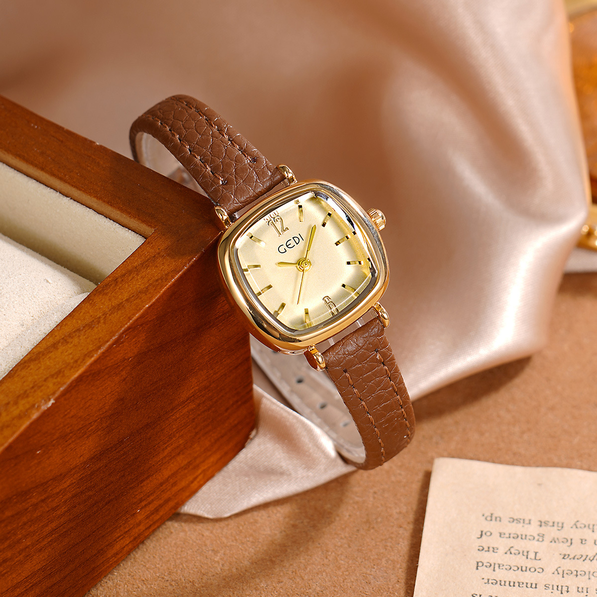 UTHAI 61018 CQ490 Simplicity,  - Luxury Watch Value recension och pris